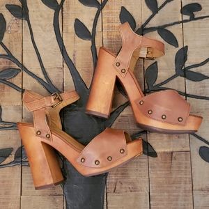 Very Volatile Los Angeles Size 8 Leather l/wood Rustic chunky sandals